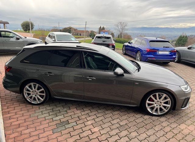 Audi A4 Avant 40 tdi Q. s-tronic, S-line, Tetto, Gancio, 19″, Look nero full