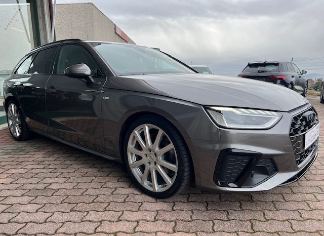 Audi A4 Avant 40 tdi Q. s-tronic, S-line, Tetto, Gancio, 19″, Look nero full
