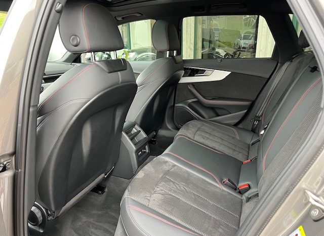 Audi A4 Avant 40 tdi Q. s-tronic, S-line, Tetto, Gancio, 19″, Look nero full