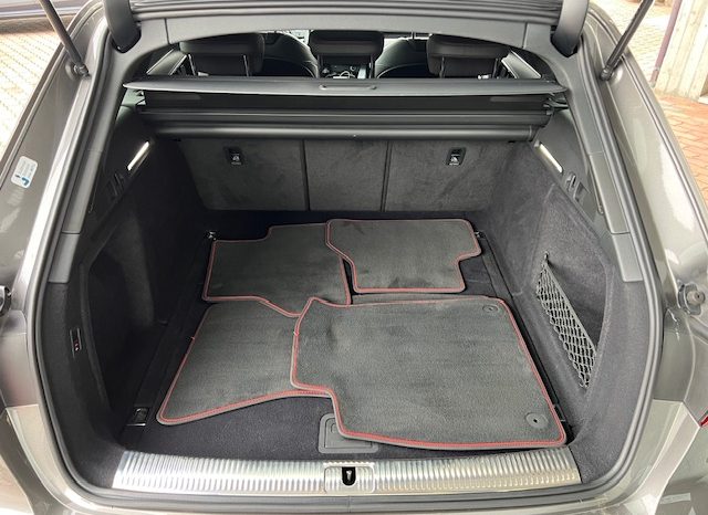 Audi A4 Avant 40 tdi Q. s-tronic, S-line, Tetto, Gancio, 19″, Look nero full