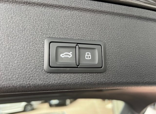 Audi A4 Avant 40 tdi Q. s-tronic, S-line, Tetto, Gancio, 19″, Look nero full